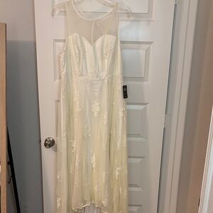 Torrid Ivory Lace Chiffon Wedding Formal Gown SZ 16 sweetheart neckline NWT